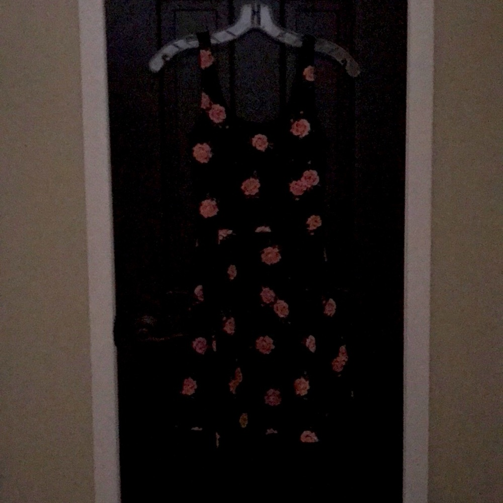 Black Jersey Dress with Pink Roses.🌹🌸